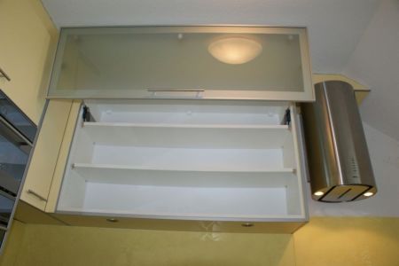 Oberschrank mit Hochfaltklappe